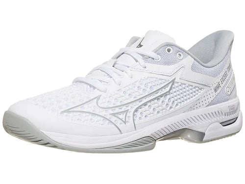 Light yet loaded with comfort, the Mizuno Wave Exceed Tour 5 will be a super fast match day tennis shoe that comes with a durability guarantee! 